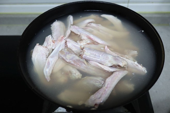 鹵鴨脖鴨翅的做法-家常味鹵菜譜-易網(wǎng)健康養(yǎng)生網(wǎng) 鹵鴨脖鴨翅的做法-家常味鹵菜譜
