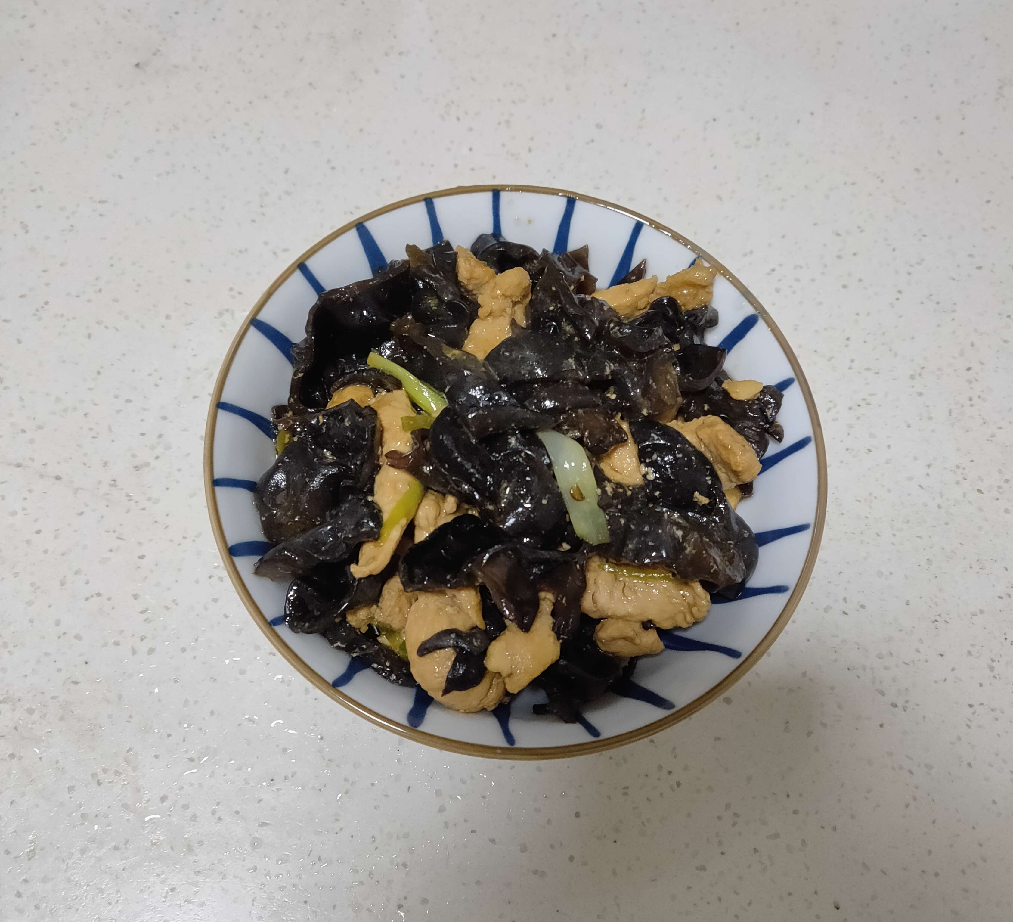 木耳炒肉絲的做法-家常味炒菜譜-易網健康養生網 木耳炒肉絲的做法-家常味炒菜譜