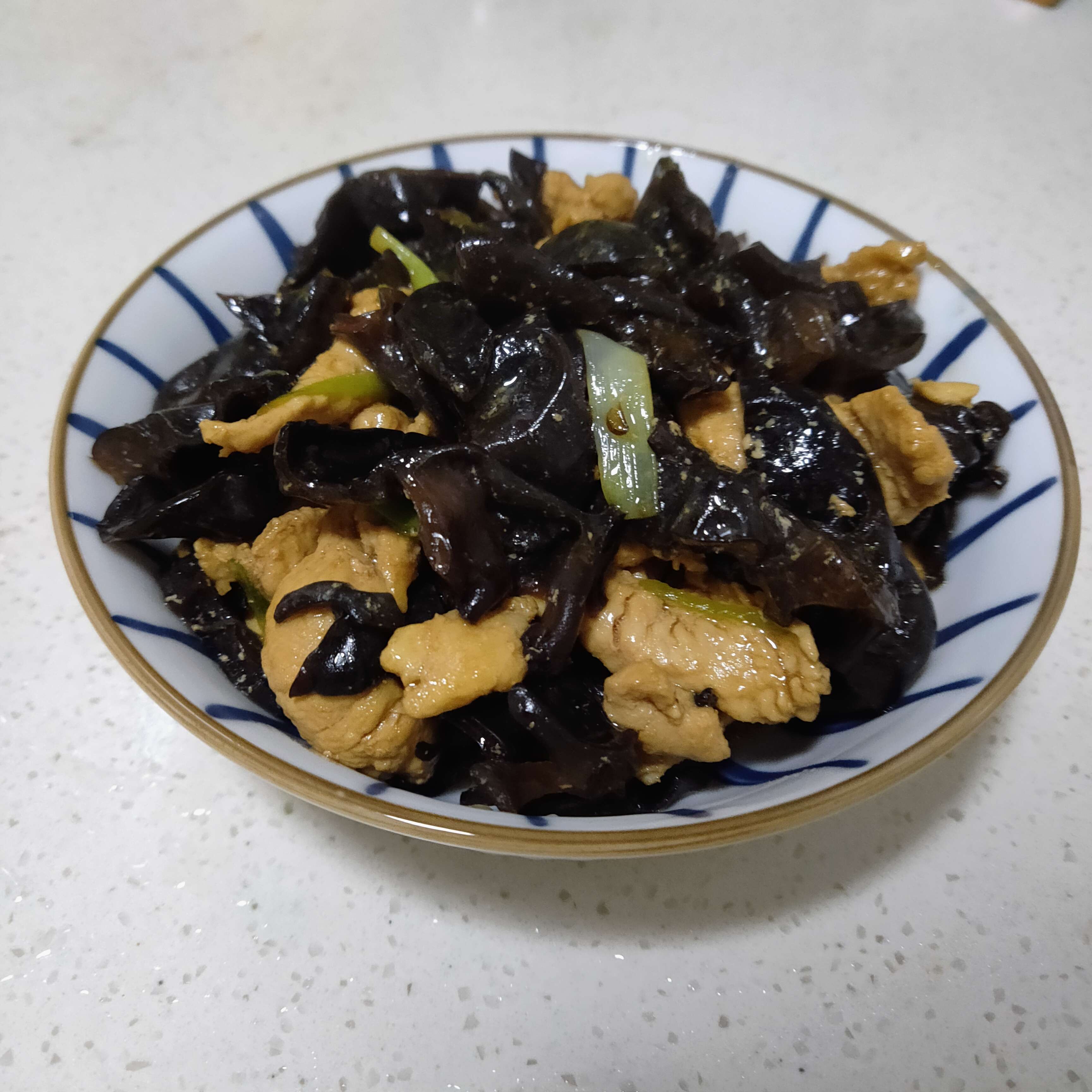 木耳炒肉絲的做法-家常味炒菜譜-易網健康養生網 木耳炒肉絲的做法-家常味炒菜譜