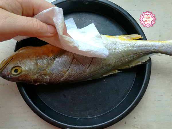 黃花魚這做法，不粘皮不粘鍋，香嫩入味好吃不怕胖的做法-蒜香味燉菜譜