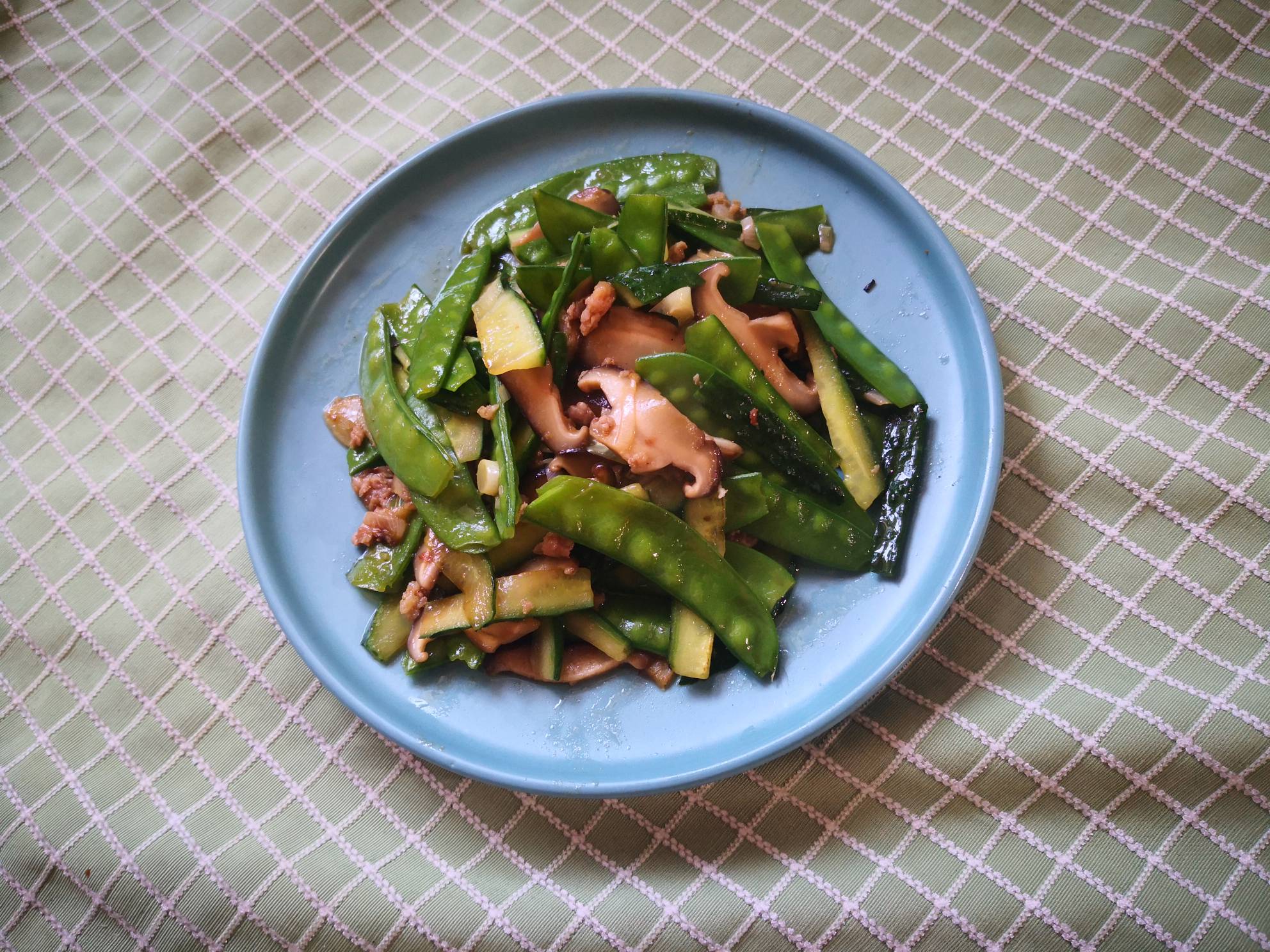 黃瓜片炒荷蘭豆的做法-家常味炒菜譜-易網健康養生網 黃瓜片炒荷蘭豆的做法-家常味炒菜譜