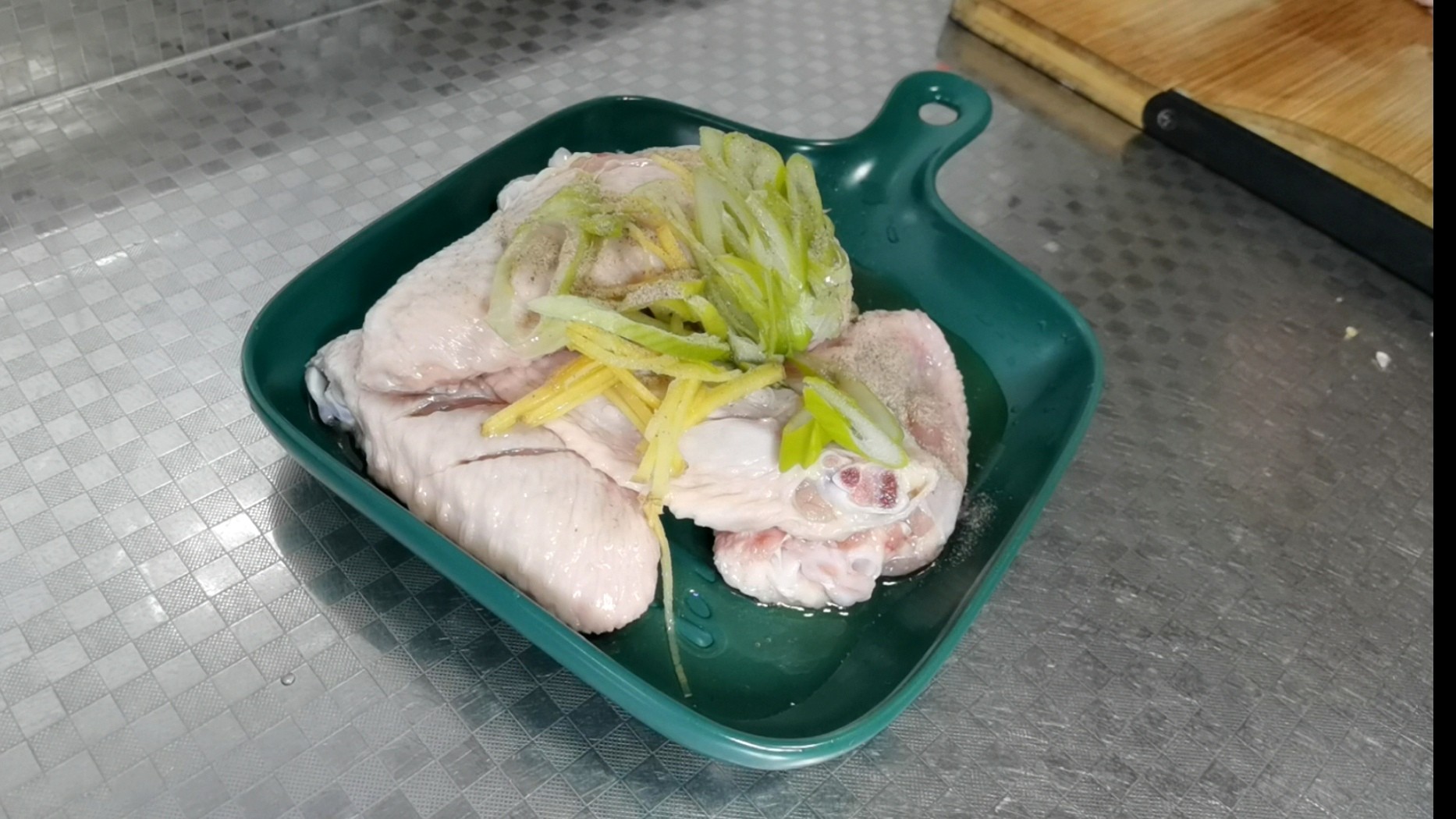 味道可以媲美肯德基的奧爾良烤翅的做法-其它口味烤菜譜-易網健康養生網 味道可以媲美肯德基的奧爾良烤翅的做法-其它口味烤菜譜