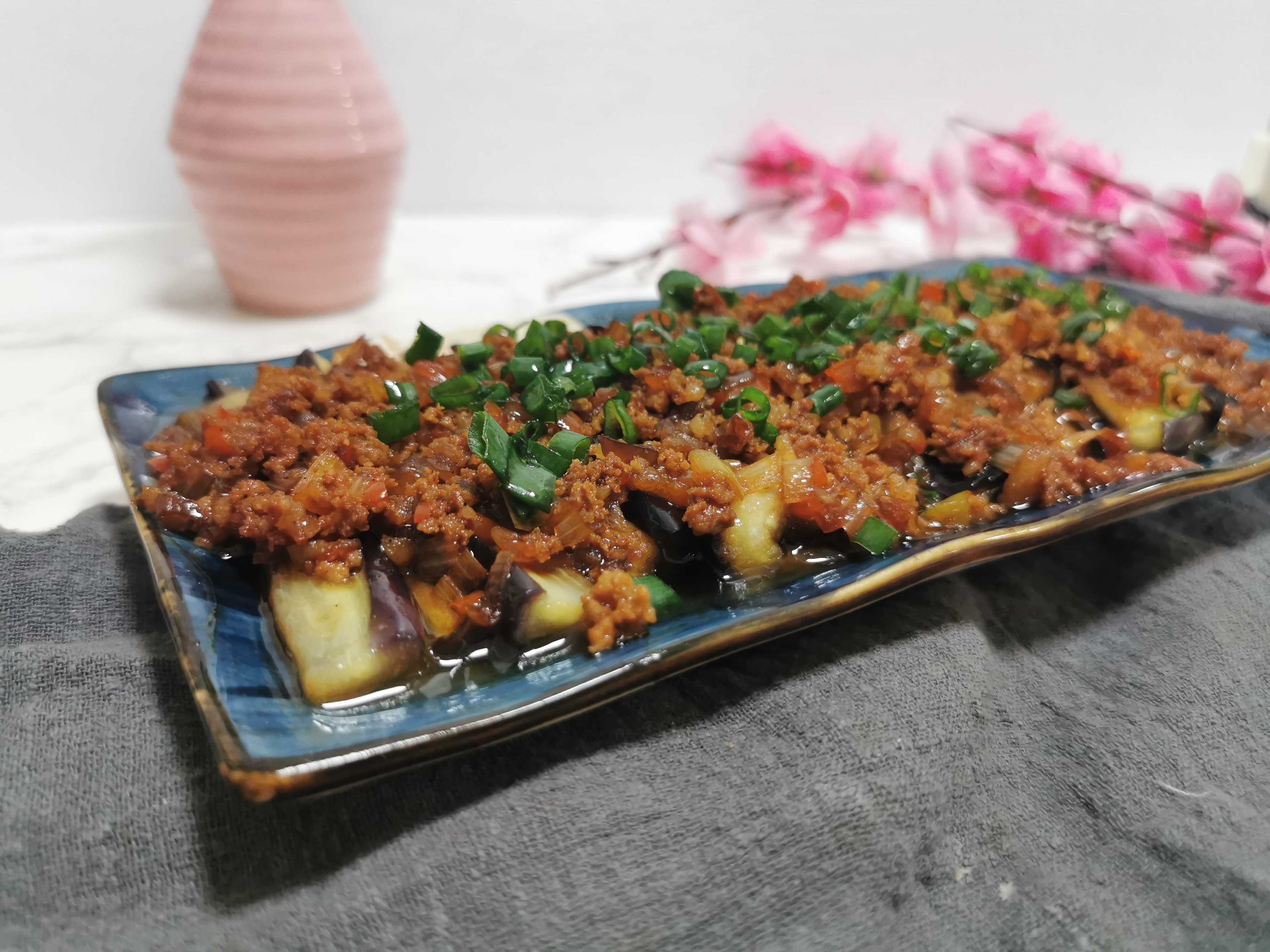 茄子不要油炸了,蒸著吃才更健康:肉沫蒸茄子的做法-咸鮮味蒸菜譜-易網健康養生網 茄子不要油炸了,蒸著吃才更健康:肉沫蒸茄子的做法-咸鮮味蒸菜譜