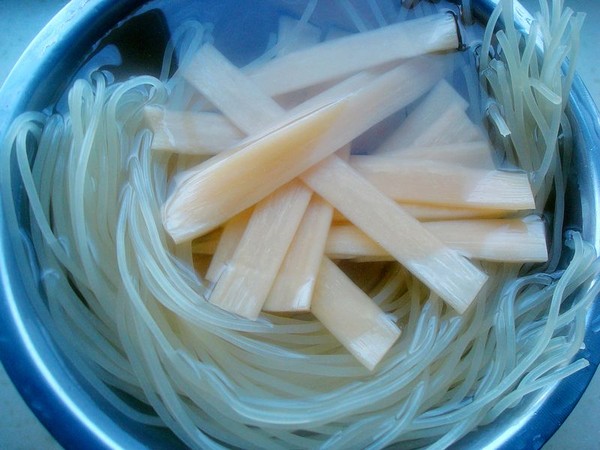 冒菜米粉的做法-香辣味煮菜譜-易網(wǎng)健康養(yǎng)生網(wǎng) 冒菜米粉的做法-香辣味煮菜譜
