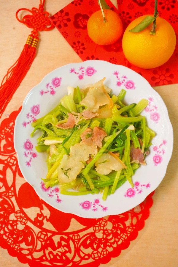 芹菜炒臘肉的做法-家常味炒菜譜-易網健康養生網 芹菜炒臘肉的做法-家常味炒菜譜