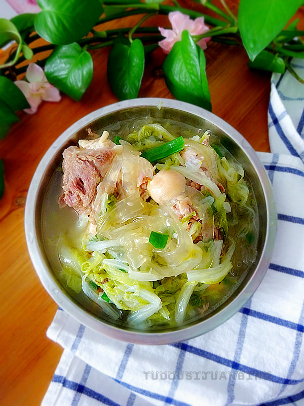 羊骨肉燉白菜的做法-咸鮮味燉菜譜-易網(wǎng)健康養(yǎng)生網(wǎng) 羊骨肉燉白菜的做法-咸鮮味燉菜譜