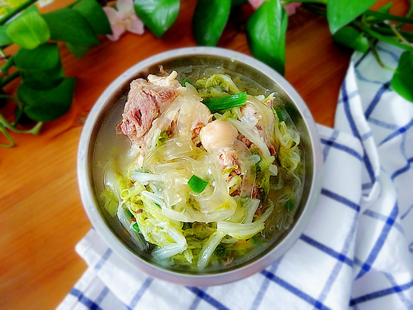 羊骨肉燉白菜的做法-咸鮮味燉菜譜-易網(wǎng)健康養(yǎng)生網(wǎng) 羊骨肉燉白菜的做法-咸鮮味燉菜譜