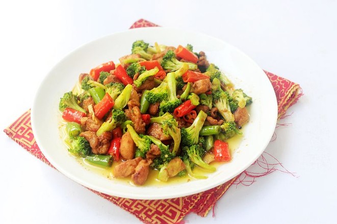 西蘭花炒雞的做法-咸鮮味炒菜譜-易網(wǎng)健康養(yǎng)生網(wǎng) 西蘭花炒雞的做法-咸鮮味炒菜譜