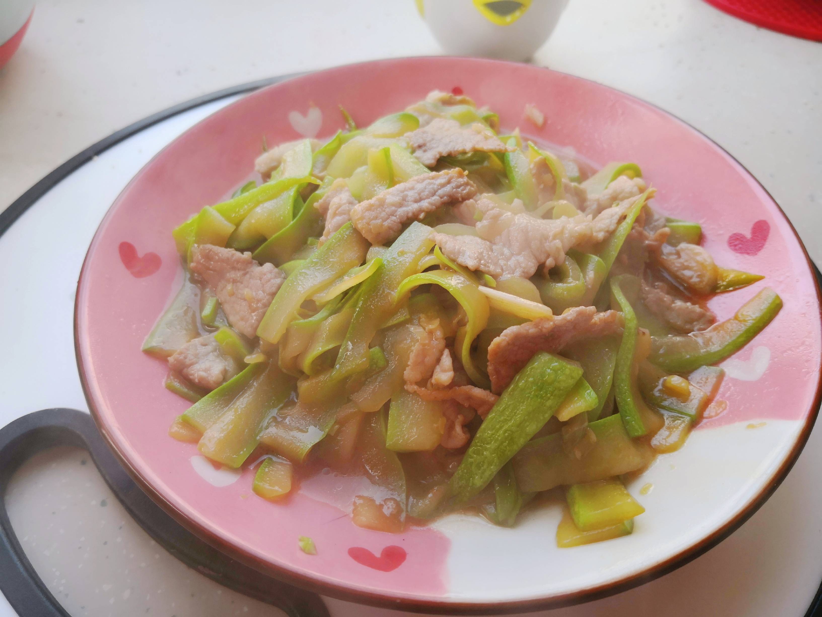 鮮香下飯,葷素搭配營養好,角瓜炒肉片的做法-家常味炒菜譜-易網健康養生網 鮮香下飯,葷素搭配營養好,角瓜炒肉片的做法-家常味炒菜譜
