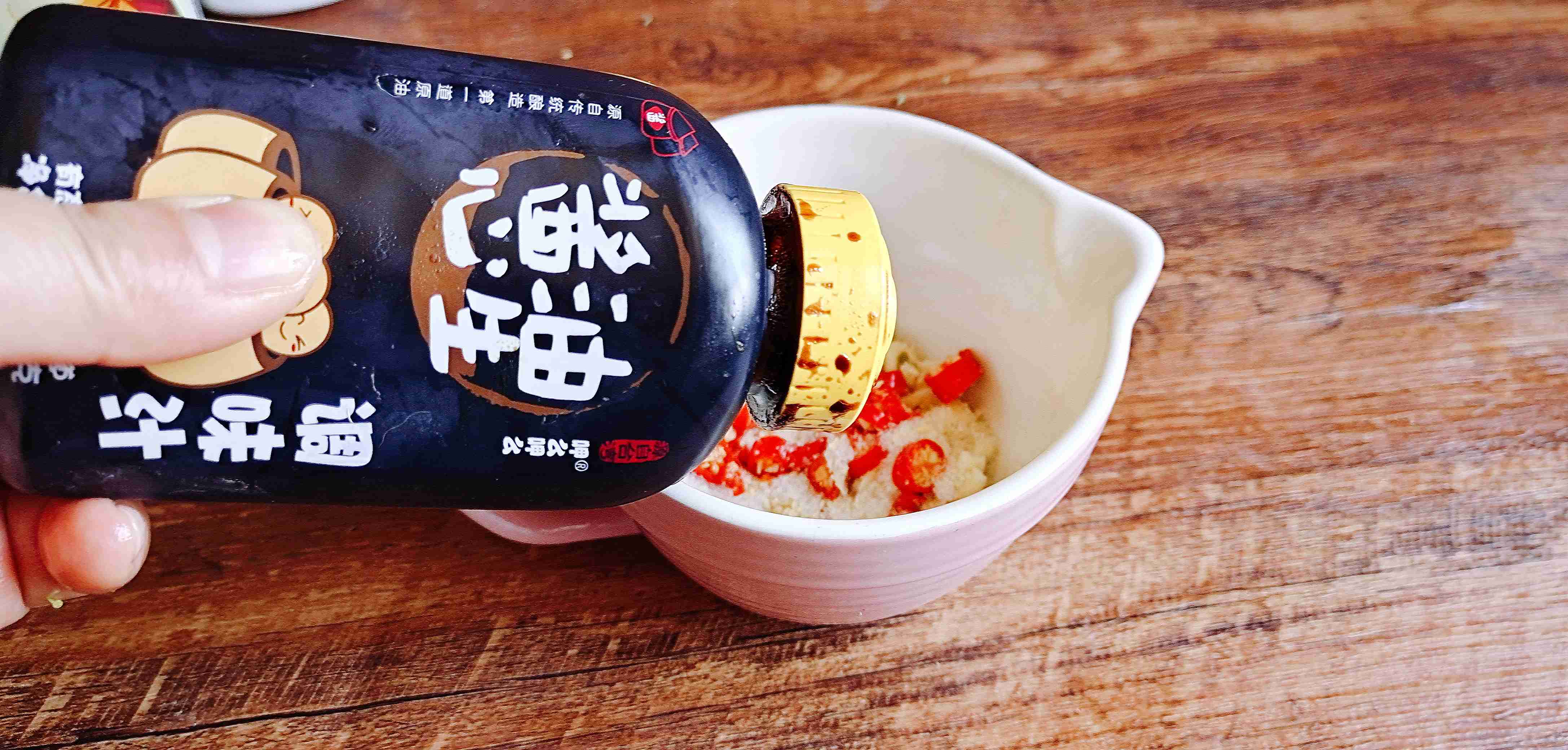 年夜餐桌一道爽口小拌菜…澆汁變蛋西藍(lán)花的做法-咸鮮味拌菜譜