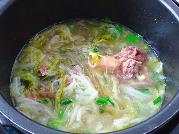 羊骨肉燉白菜的做法-咸鮮味燉菜譜-易網(wǎng)健康養(yǎng)生網(wǎng) 羊骨肉燉白菜的做法-咸鮮味燉菜譜