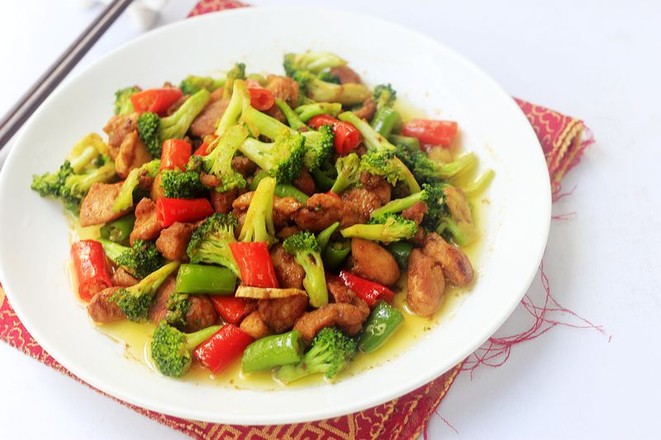 西蘭花炒雞的做法-咸鮮味炒菜譜-易網(wǎng)健康養(yǎng)生網(wǎng) 西蘭花炒雞的做法-咸鮮味炒菜譜