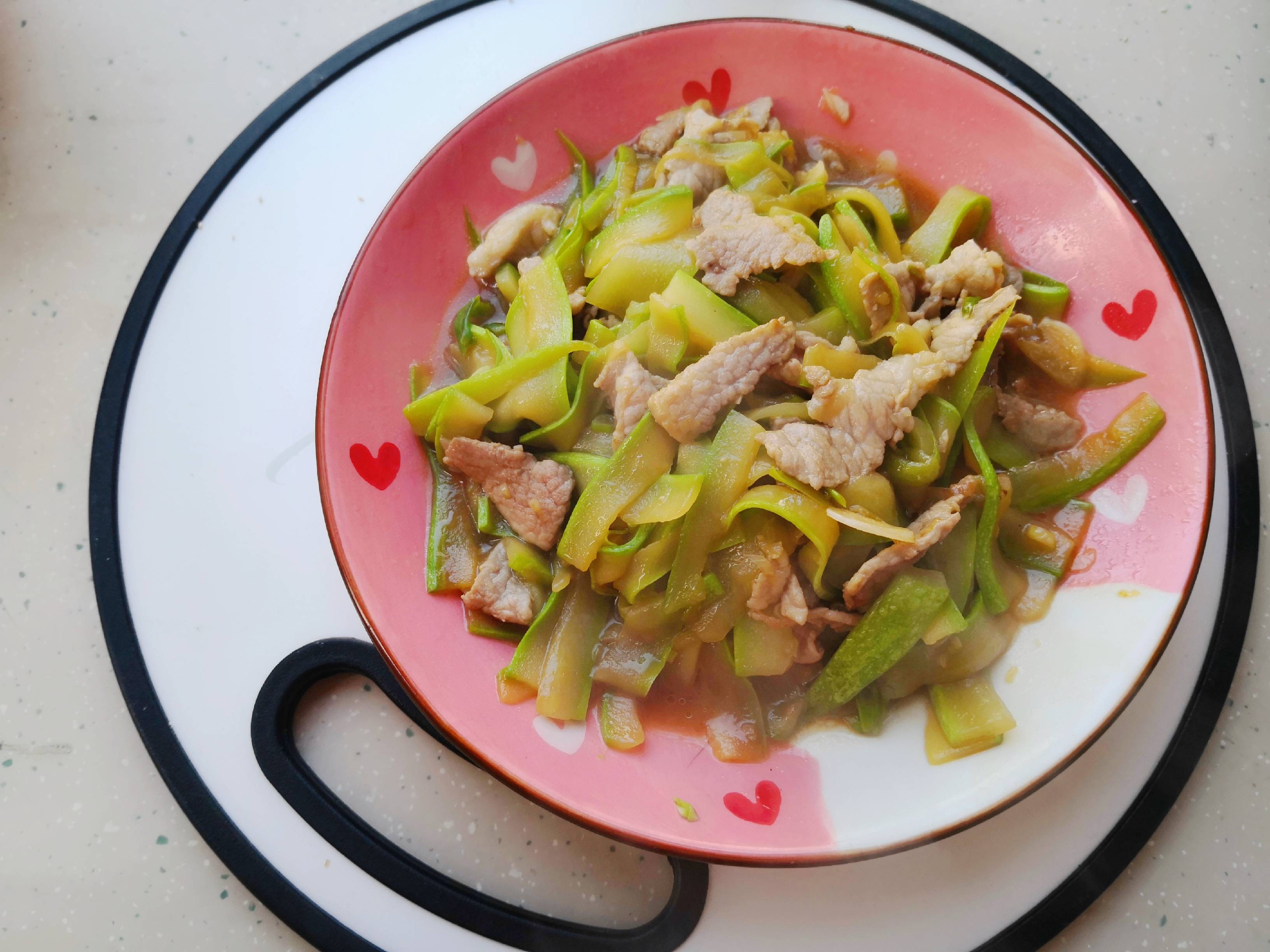 鮮香下飯,葷素搭配營養好,角瓜炒肉片的做法-家常味炒菜譜-易網健康養生網 鮮香下飯,葷素搭配營養好,角瓜炒肉片的做法-家常味炒菜譜