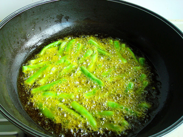 茄子燒豆角的做法-醬香味燒菜譜-易網(wǎng)健康養(yǎng)生網(wǎng) 茄子燒豆角的做法-醬香味燒菜譜