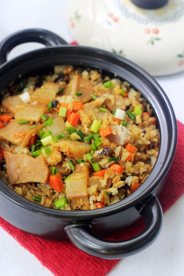臘肉煲仔飯的做法-家常味燜菜譜-易網(wǎng)健康養(yǎng)生網(wǎng) 臘肉煲仔飯的做法-家常味燜菜譜