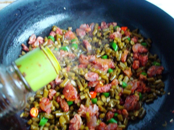 酸豆角炒臘腸的做法-酸辣味炒菜譜-易網(wǎng)健康養(yǎng)生網(wǎng) 酸豆角炒臘腸的做法-酸辣味炒菜譜