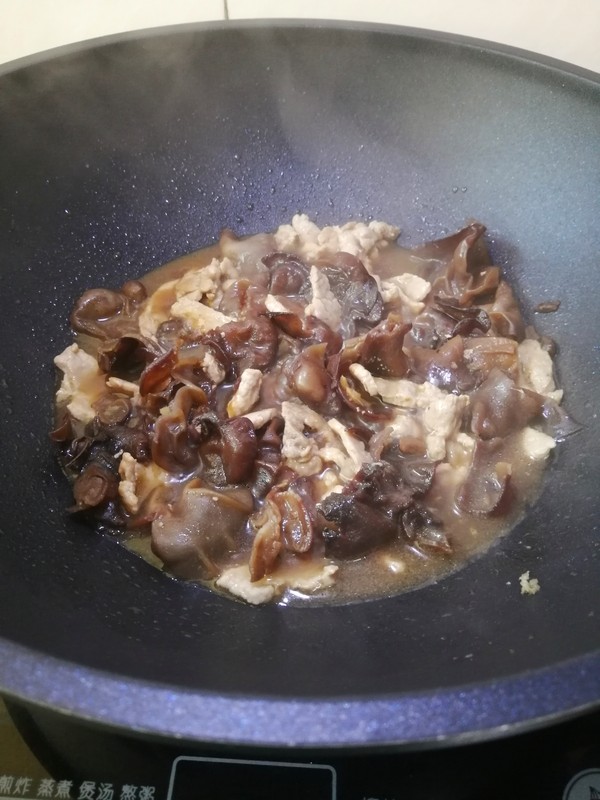 簡簡單單也不失美味~~木耳炒肉絲的做法-家常味炒菜譜