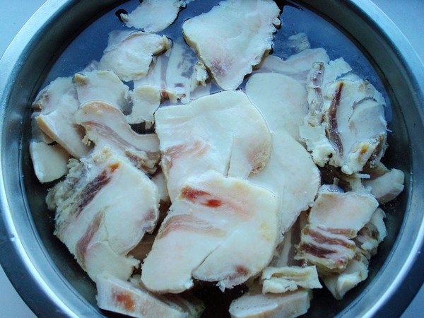 電飯煲蘿卜燉臘肉的做法-家常味燉菜譜