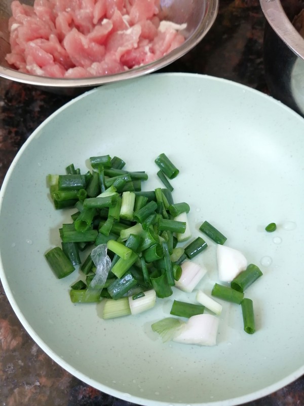 簡簡單單也不失美味~~木耳炒肉絲的做法-家常味炒菜譜