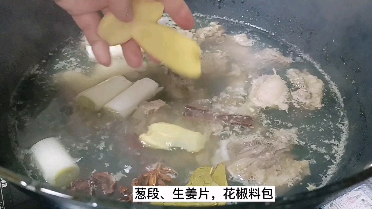 我燉羊排從來(lái)不放鹽，蘸著椒鹽吃它不香嗎？的做法-咸鮮味煮菜譜