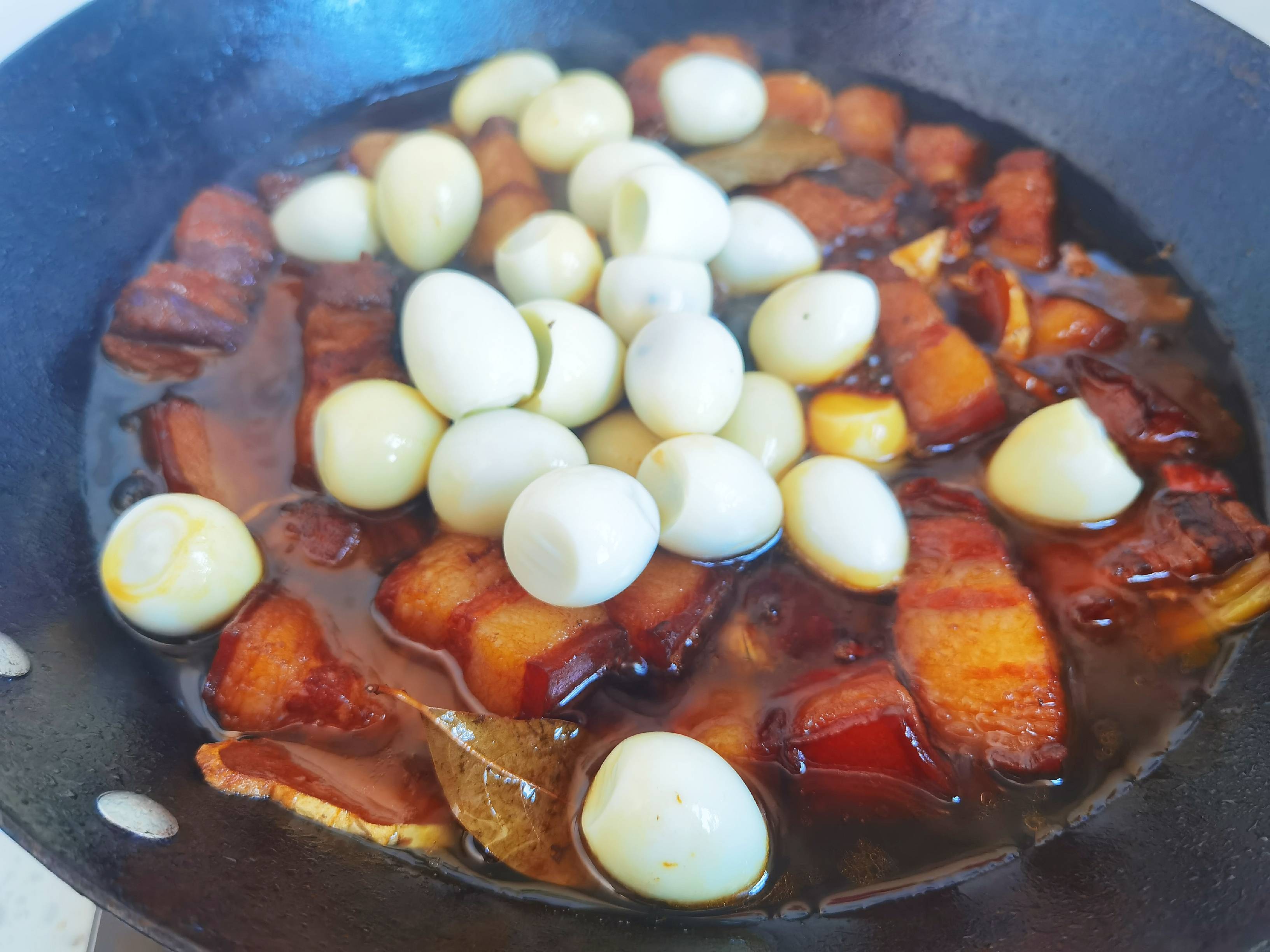 年夜飯“硬菜”-不加1滴水的紅燒肉,入口咂舌仰嘆天的做法-家常味燉菜譜-易網健康養生網 年夜飯“硬菜”-不加1滴水的紅燒肉,入口咂舌仰嘆天的做法-家常味燉菜譜