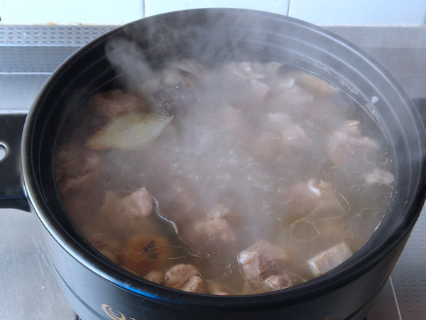 咖喱牛腩燉土豆的做法-咖喱味燉菜譜-易網健康養生網 咖喱牛腩燉土豆的做法-咖喱味燉菜譜