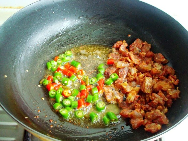 酸豆角炒臘腸的做法-酸辣味炒菜譜-易網(wǎng)健康養(yǎng)生網(wǎng) 酸豆角炒臘腸的做法-酸辣味炒菜譜