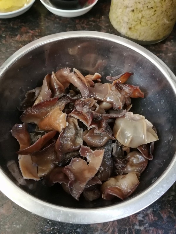 簡簡單單也不失美味~~木耳炒肉絲的做法-家常味炒菜譜