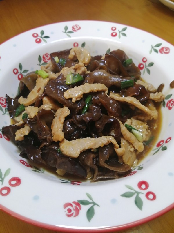 簡簡單單也不失美味~~木耳炒肉絲的做法-家常味炒菜譜-易網健康養生網 簡簡單單也不失美味~~木耳炒肉絲的做法-家常味炒菜譜
