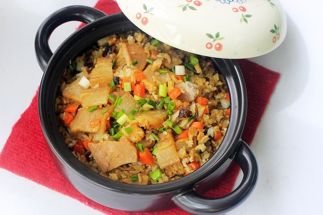 臘肉煲仔飯的做法-家常味燜菜譜-易網(wǎng)健康養(yǎng)生網(wǎng) 臘肉煲仔飯的做法-家常味燜菜譜