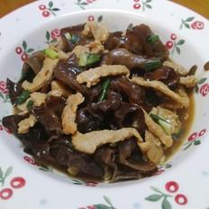 簡(jiǎn)簡(jiǎn)單單也不失美味~~木耳炒肉絲的做法-家常味炒菜譜