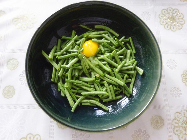 黑麥蒸豇豆的做法-蔥香味蒸菜譜-易網<a href=http://m.aoa7937.com/ target=_blank class=infotextkey>健康養生</a>網 黑麥蒸豇豆的做法-蔥香味蒸菜譜