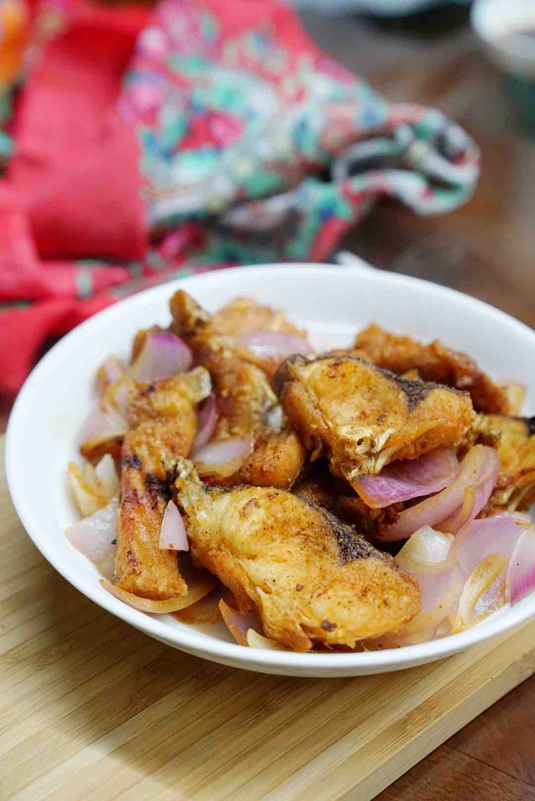 冰箱里的凍魚(yú)怎么做好吃呢?今天就來(lái)一份香焗凍魚(yú),吃出鮮魚(yú)的感覺(jué)。的做法-咸鮮味焗菜譜-易網(wǎng)健康養(yǎng)生網(wǎng) 冰箱里的凍魚(yú)怎么做好吃呢?今天就來(lái)一份香焗凍魚(yú),吃出鮮魚(yú)的感覺(jué)。的做法-咸鮮味焗菜譜