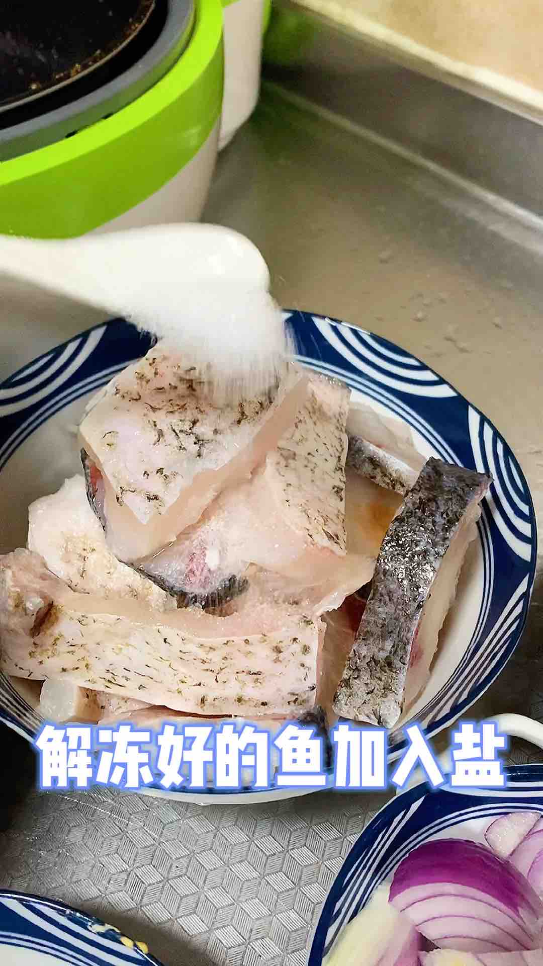 冰箱里的凍魚(yú)怎么做好吃呢?今天就來(lái)一份香焗凍魚(yú),吃出鮮魚(yú)的感覺(jué)。的做法-咸鮮味焗菜譜-易網(wǎng)健康養(yǎng)生網(wǎng) 冰箱里的凍魚(yú)怎么做好吃呢?今天就來(lái)一份香焗凍魚(yú),吃出鮮魚(yú)的感覺(jué)。的做法-咸鮮味焗菜譜