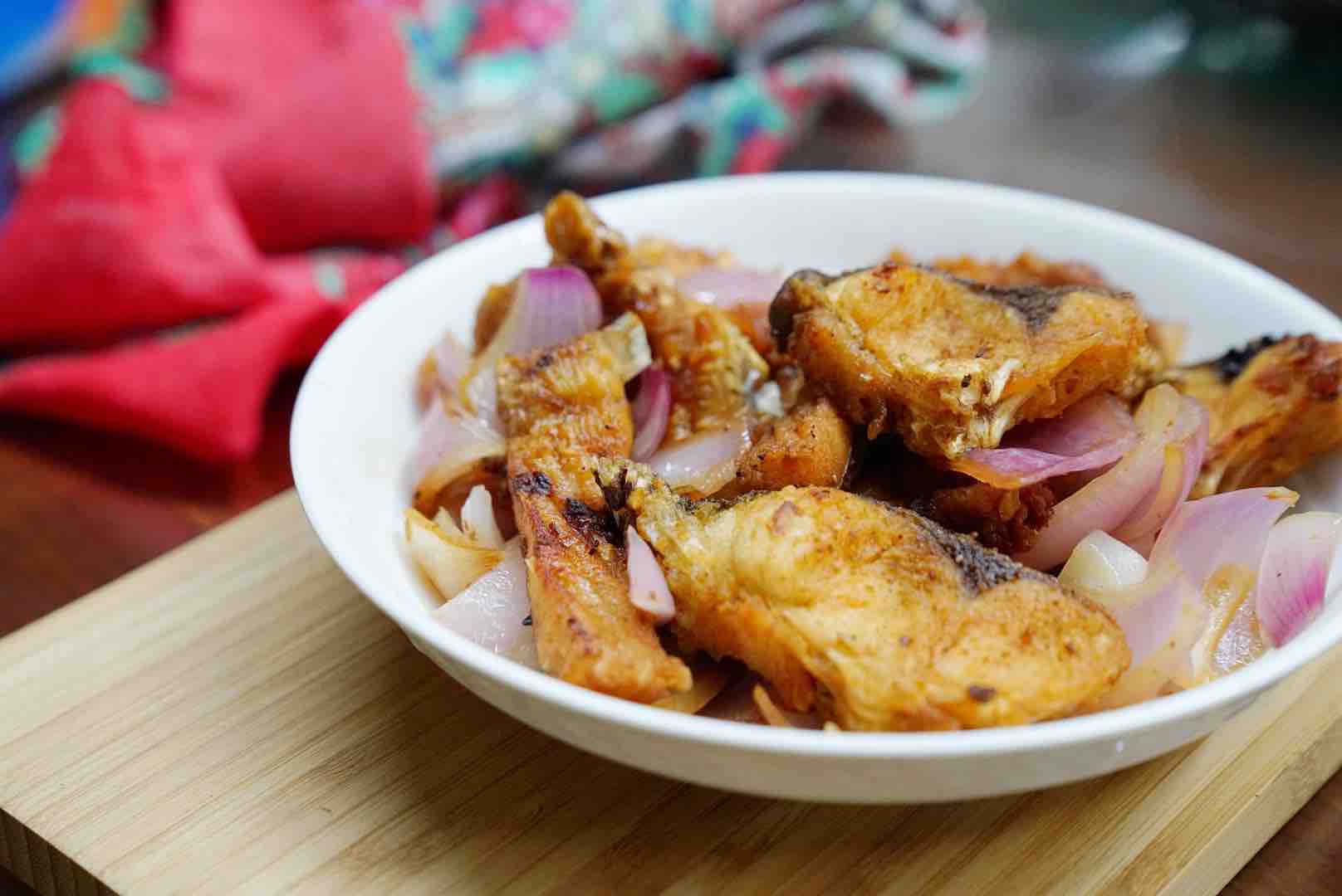 冰箱里的凍魚(yú)怎么做好吃呢?今天就來(lái)一份香焗凍魚(yú),吃出鮮魚(yú)的感覺(jué)。的做法-咸鮮味焗菜譜-易網(wǎng)健康養(yǎng)生網(wǎng) 冰箱里的凍魚(yú)怎么做好吃呢?今天就來(lái)一份香焗凍魚(yú),吃出鮮魚(yú)的感覺(jué)。的做法-咸鮮味焗菜譜
