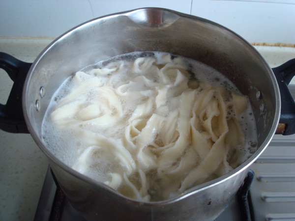 香菇羊肉拌皮帶面的做法-家常味炒菜譜-易網(wǎng)健康養(yǎng)生網(wǎng) 香菇羊肉拌皮帶面的做法-家常味炒菜譜