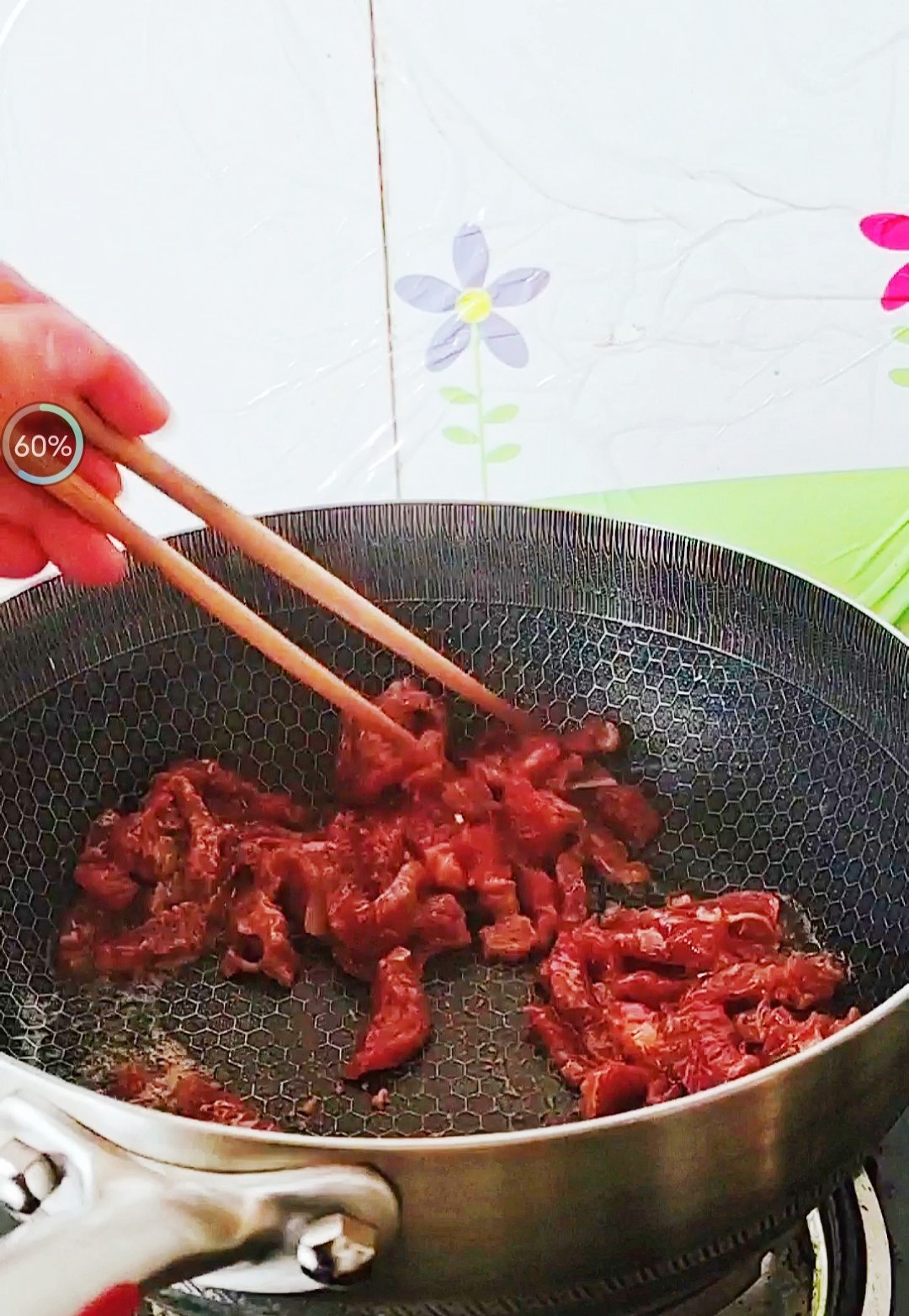 年菜餐桌一道硬菜,老少皆愛…鐵板黑椒牛柳的做法-黑椒味炒菜譜-易網(wǎng)健康養(yǎng)生網(wǎng) 年菜餐桌一道硬菜,老少皆愛…鐵板黑椒牛柳的做法-黑椒味炒菜譜