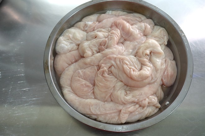 鹵大腸的做法-家常味鹵菜譜-易網(wǎng)<a href=http://m.aoa7937.com/ target=_blank class=infotextkey>健康養(yǎng)生</a>網(wǎng) 鹵大腸的做法-家常味鹵菜譜