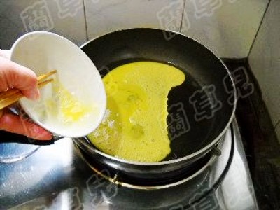 芫荽炒雞蛋的做法-家常味炒菜譜