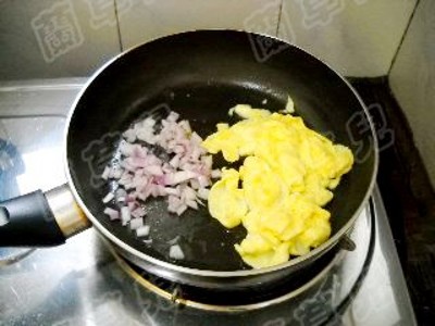 芫荽炒雞蛋的做法-家常味炒菜譜