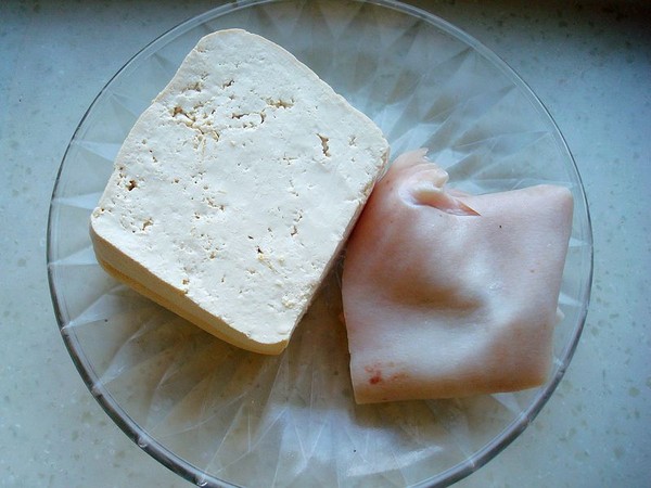 肉皮燒豆腐的做法-家常味燒菜譜