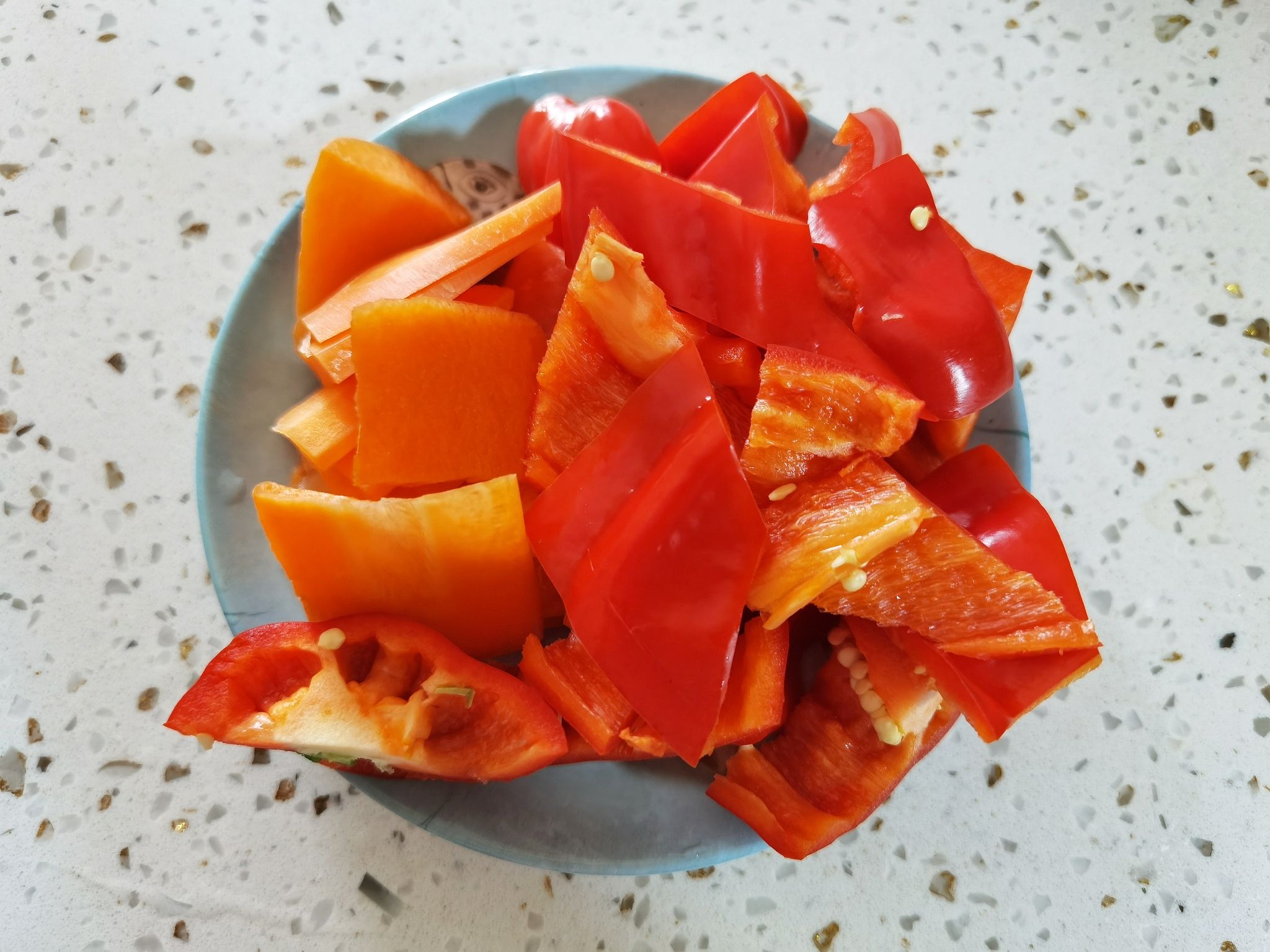 年夜飯素菜也出彩-素炒三色，生活多姿又多彩的做法-咸鮮味炒菜譜