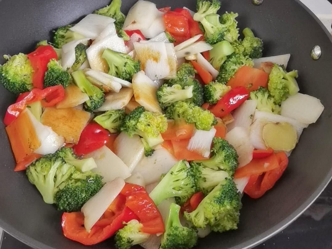 年夜飯素菜也出彩-素炒三色，生活多姿又多彩的做法-咸鮮味炒菜譜