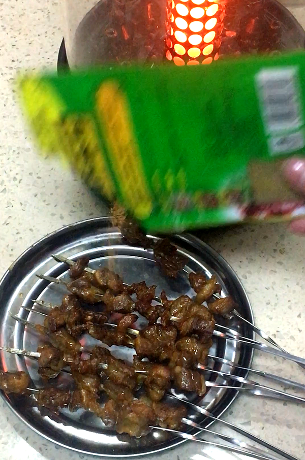烤牛腩串的做法-咸鮮味烤菜譜