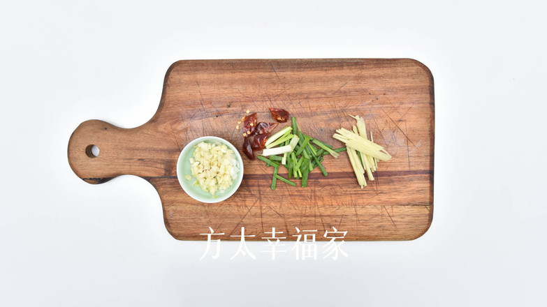 川香姜辣鯽魚的做法-麻辣味煮菜譜