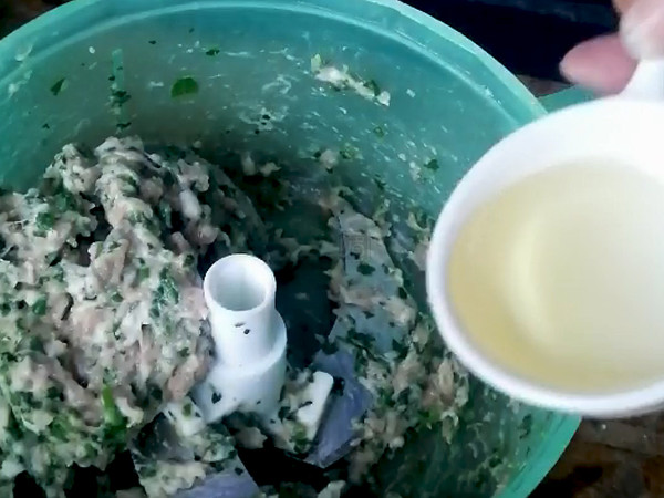 自制兩種火鍋肉丸，真材實(shí)料看得見！的做法-咸鮮味煮菜譜