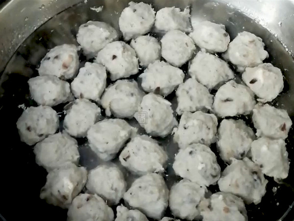 自制兩種火鍋肉丸，真材實(shí)料看得見！的做法-咸鮮味煮菜譜