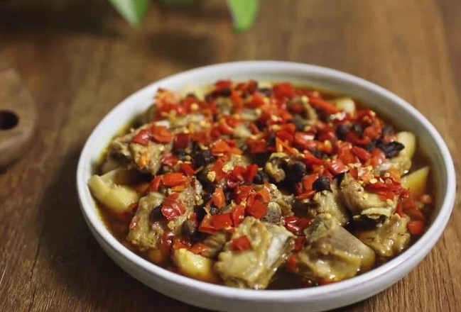 剁椒蒸排骨的做法-香辣味蒸菜譜-易網健康養生網 剁椒蒸排骨的做法-香辣味蒸菜譜