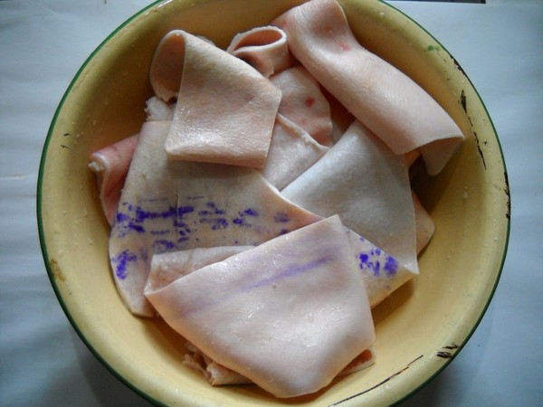 Q彈養(yǎng)顏肉皮凍的做法-家常味煮菜譜-易網(wǎng)<a href=http://m.aoa7937.com/ target=_blank class=infotextkey>健康養(yǎng)生</a>網(wǎng) Q彈養(yǎng)顏肉皮凍的做法-家常味煮菜譜