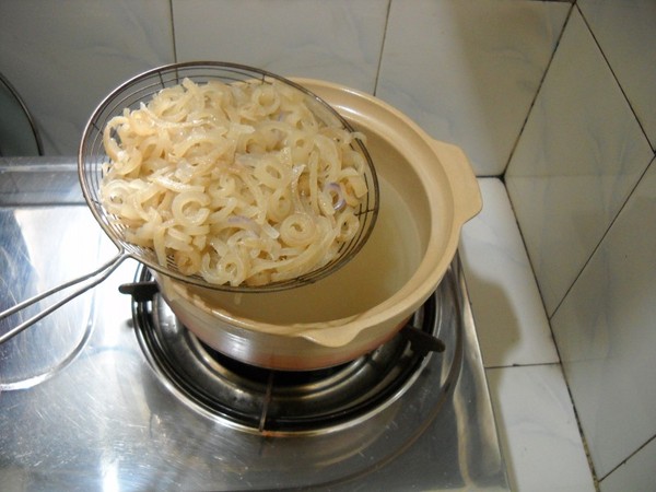 Q彈養(yǎng)顏肉皮凍的做法-家常味煮菜譜-易網(wǎng)健康養(yǎng)生網(wǎng) Q彈養(yǎng)顏肉皮凍的做法-家常味煮菜譜